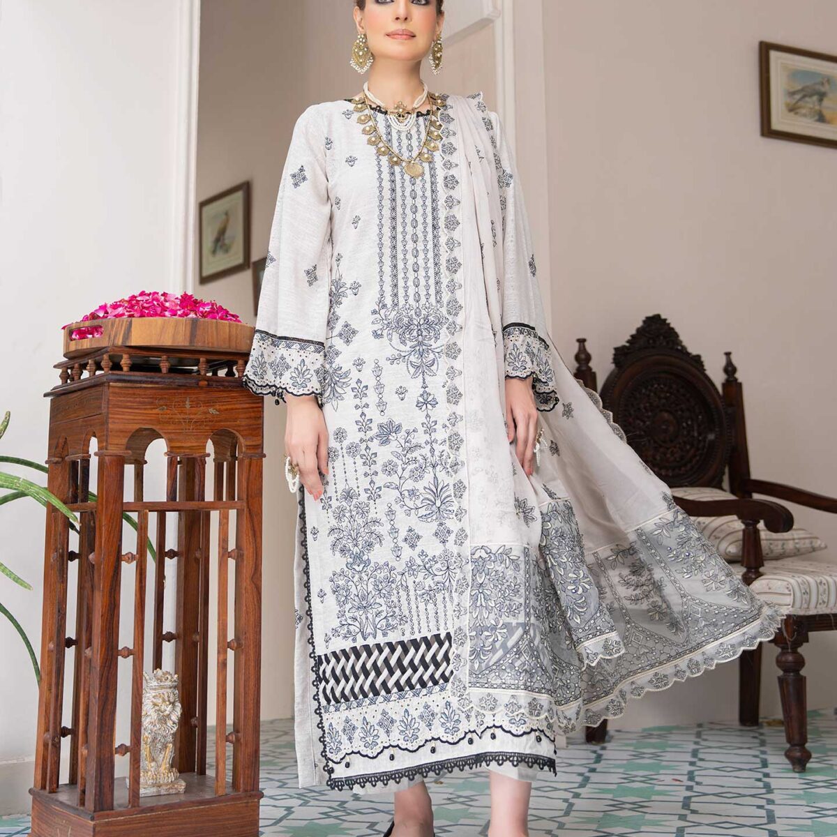 Versatile by Aalaya | D - 06